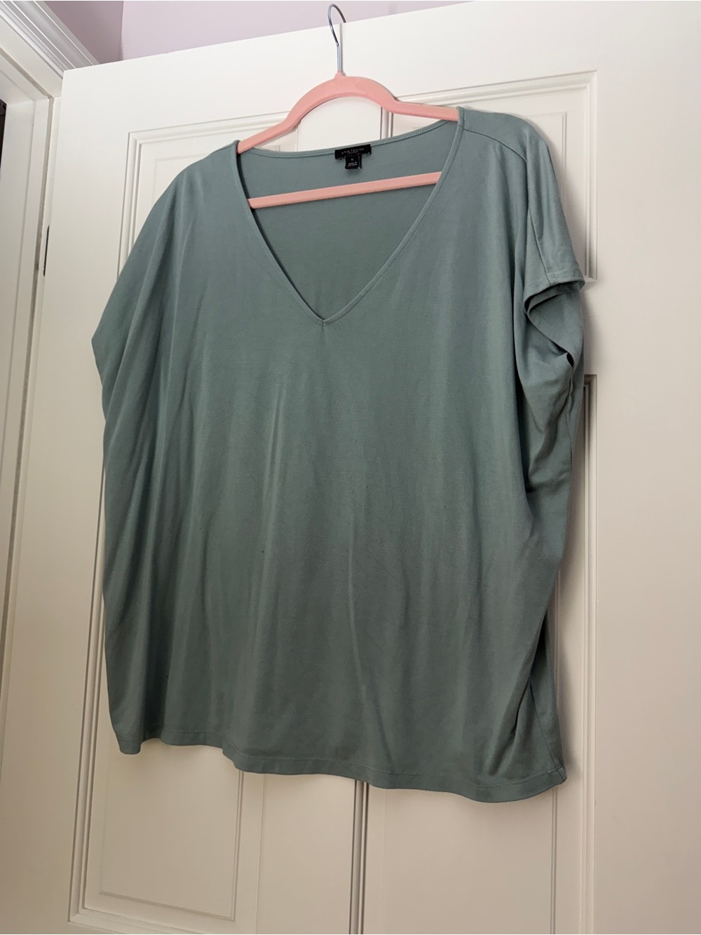 Ann Taylor V-Neck Short Sleeve Tee in Sage Green